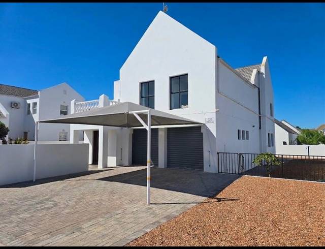 5 BEDROOM HOUSE FOR SALE IN GOLDEN MILE